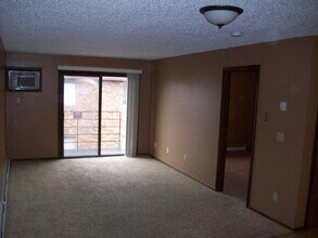 2208 E Divide Ave in Bismarck, ND - Building Photo - Building Photo