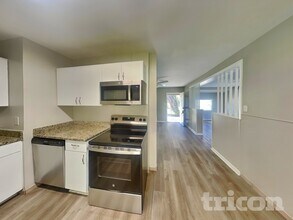 7002 Ponderosa Dr in Tampa, FL - Building Photo - Building Photo