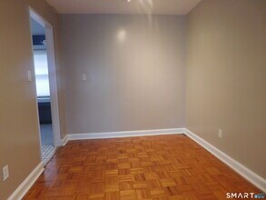 45 Oakview Cir in Bridgeport, CT - Building Photo - Building Photo