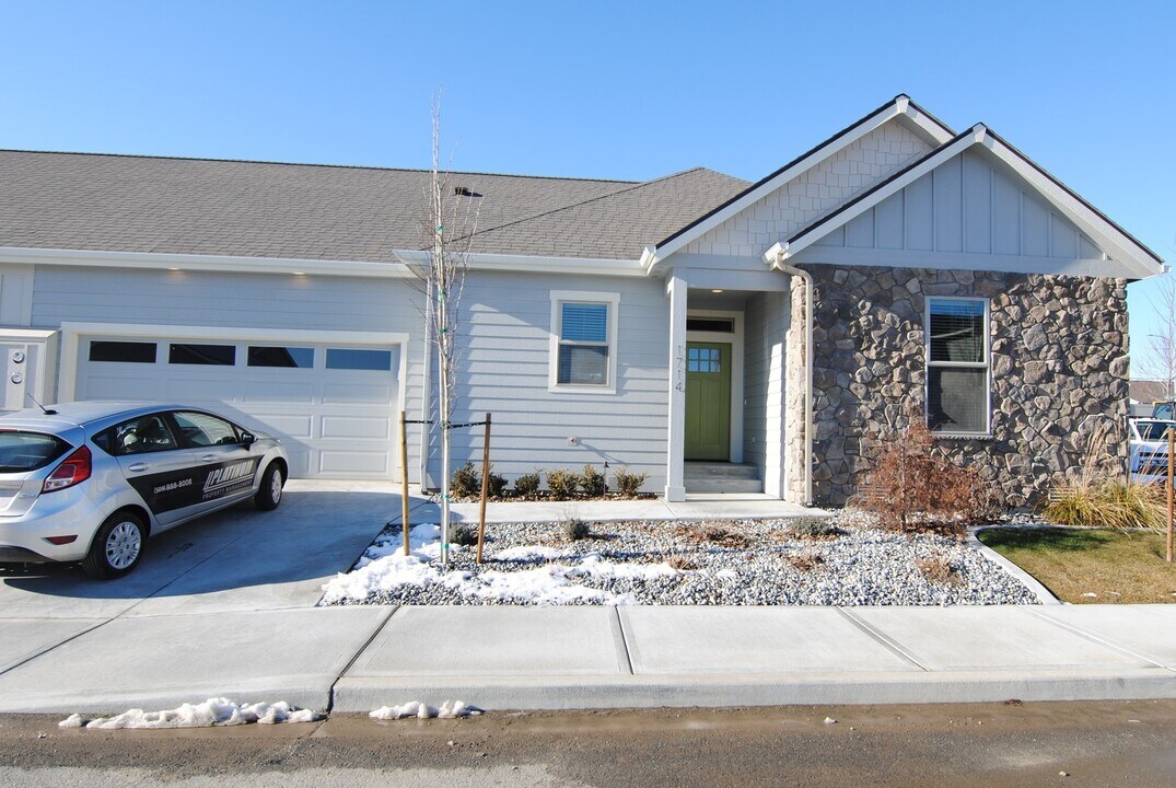 1712-1714 Danny Boy Ln in Wenatchee, WA - Building Photo