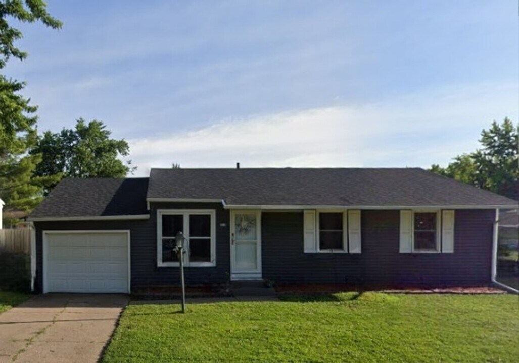 2210 W 54th St in Davenport, IA - Foto de edificio
