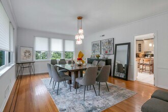 136 Fox Meadow Rd in Scarsdale, NY - Building Photo - Building Photo