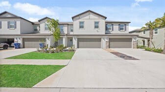 10321 Honey Hammock Wy in San Antonio, FL - Building Photo