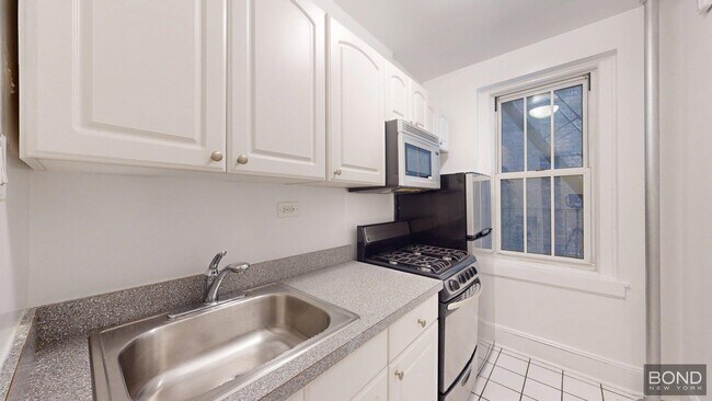 1 Jane St in New York, NY - Building Photo - Building Photo