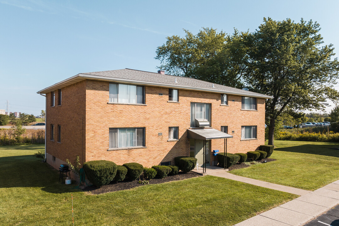 Hartford Place Apartments in Amherst, NY - Building Photo