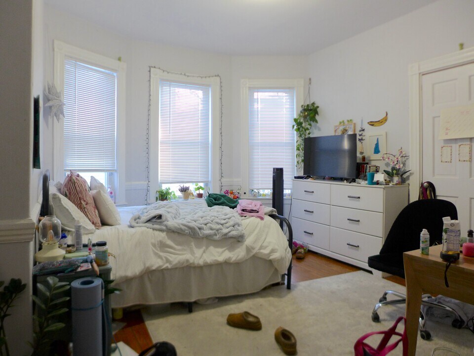 6 Bucknam St in Boston, MA - Foto de edificio