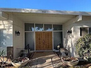 302 E El Caminito Dr in Phoenix, AZ - Foto de edificio - Building Photo