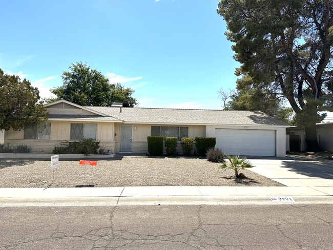 property at 2921 E Shangri-La Rd