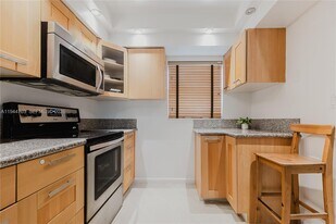 8300 Sands Point Blvd in Tamarac, FL - Building Photo