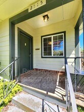 2115 Oakes Ave in Everett, WA - Building Photo - Building Photo