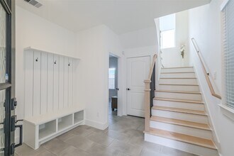 2017 Lou Ellen Ln in Houston, TX - Building Photo - Building Photo