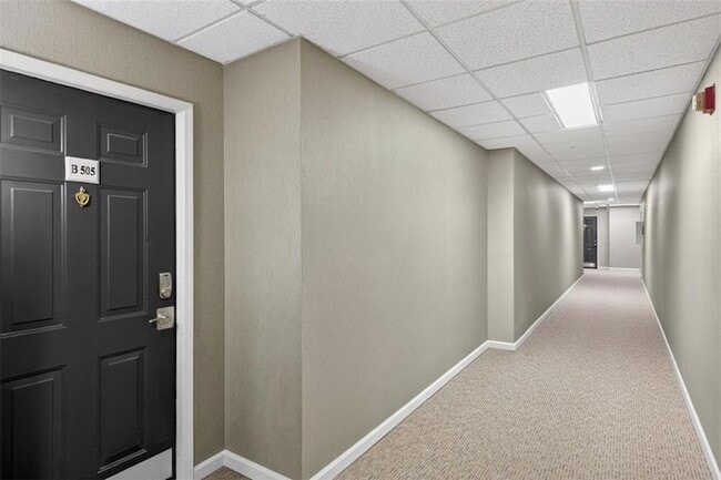 1074 Peachtree Walk NE, Unit B505 in Atlanta, GA - Building Photo - Building Photo