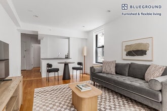 10 W 65th St in New York, NY - Building Photo - Building Photo