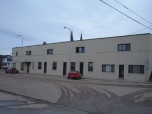 225 Dakota Ave. N in Wahpeton, ND - Foto de edificio