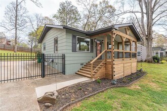 1660 White Oak Way in Decatur, GA - Building Photo - Building Photo