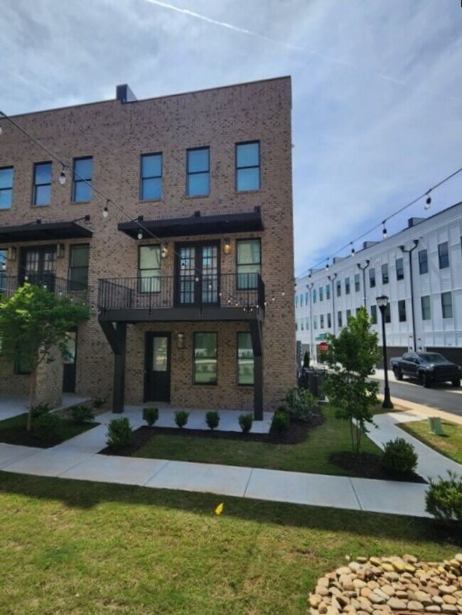 737 Fannie Hamer Aly-Unit -737 in Atlanta, GA - Building Photo - Building Photo