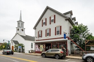 141 Main St, Unit 1 in Newmarket, NH - Building Photo - Building Photo