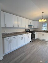 23 Hunters Rd in Norwich, CT - Building Photo