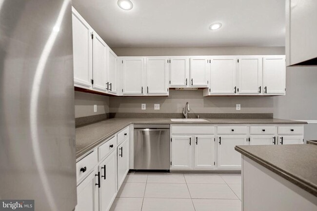 6104 Old Brentford Ct in Alexandria, VA - Building Photo - Building Photo