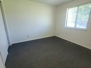 7054 W Saxton Dr in Boise, ID - Foto de edificio - Building Photo