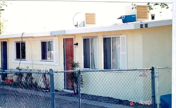 16618 Live Oak St in Hesperia, CA - Building Photo - Building Photo