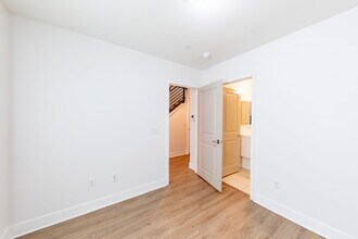 10736 Bloomfield St in North Hollywood, CA - Foto de edificio - Building Photo