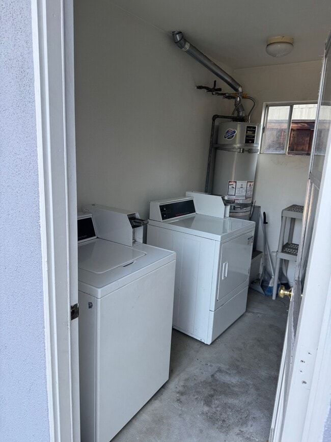 130 N Ivy Ave, Unit C in Monrovia, CA - Foto de edificio - Building Photo