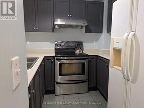 4-14 Cox Blvd in Markham, ON - Building Photo - Building Photo
