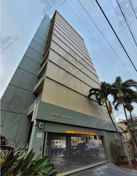 1215 Alexander St in Honolulu, HI - Building Photo