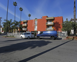 935 S Mariposa Ave in Los Angeles, CA - Foto de edificio - Building Photo