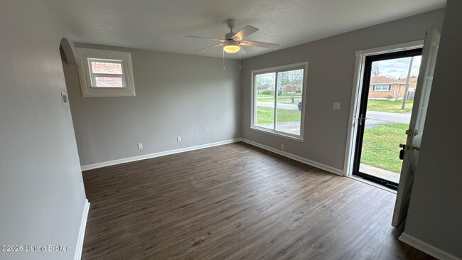 6315 Red Spruce Dr in Louisville, KY - Building Photo - Building Photo