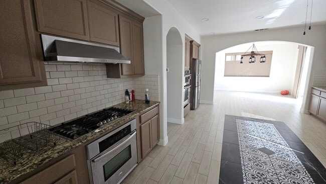 property at 6 Farentino Ct