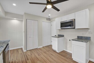 5983A Glenway Dr in Brook Park, OH - Foto de edificio - Building Photo