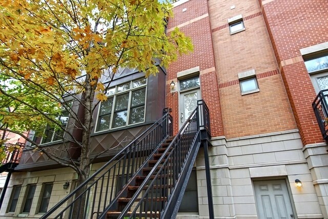 751 W 15th St in Chicago, IL - Building Photo