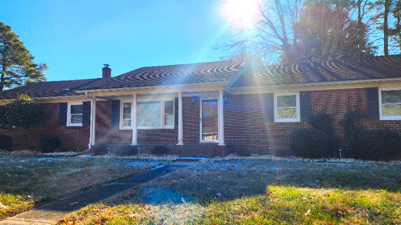 305 Woodbridge Dr in Chesapeake, VA - Building Photo