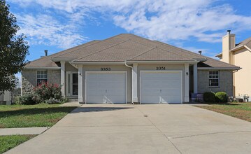 Mariposa Townhomes in Topeka, KS - Foto de edificio - Building Photo