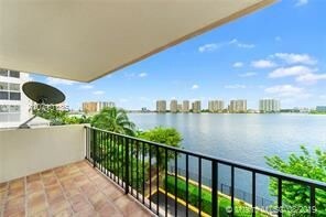 17878 N Bay Rd in Sunny Isles Beach, FL - Building Photo - Building Photo
