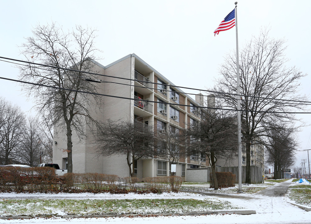 Bellaire Garden-A in Cleveland, OH - Building Photo