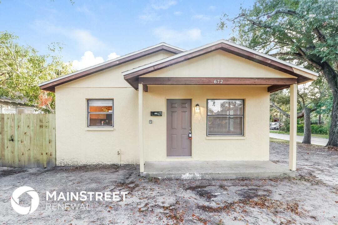 672 28th Ave S in St. Petersburg, FL - Building Photo