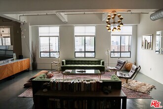 849 S Broadway in Los Angeles, CA - Building Photo - Building Photo