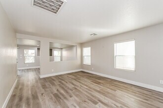 9534 Vast Valley Ave in Las Vegas, NV - Building Photo - Building Photo