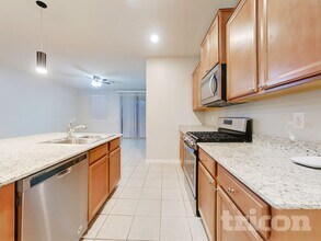 14366 W Pershing St in Surprise, AZ - Foto de edificio - Building Photo