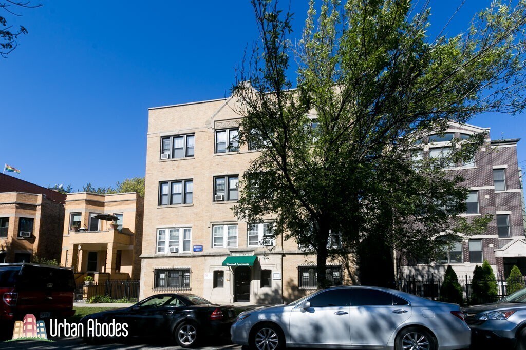 824 W Waveland, Unit M02B in Chicago, IL - Foto de edificio