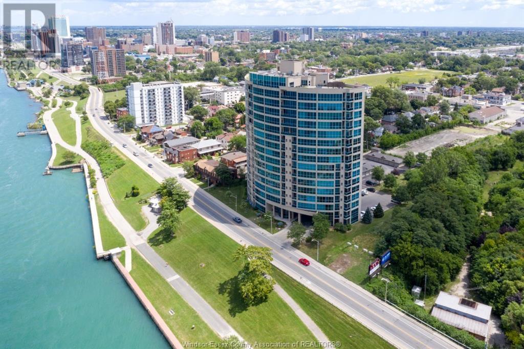 1225 Riverside Dr W in Windsor, ON - Building Photo