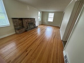 24 Brace Rd in Newington, CT - Building Photo - Building Photo