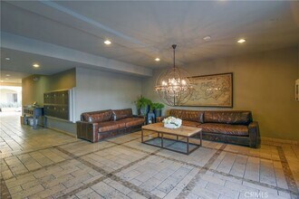 11848 Kiowa Ave, Unit 106 in Los Angeles, CA - Building Photo - Building Photo
