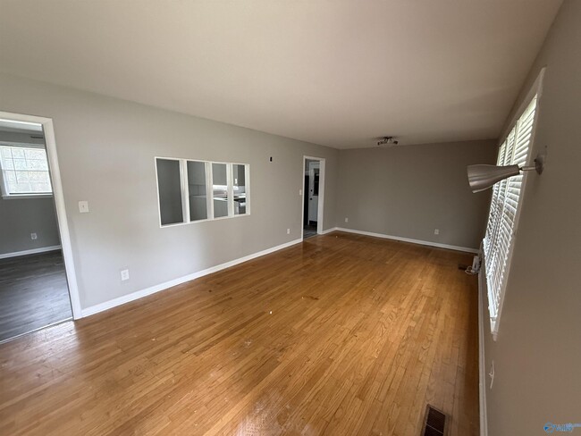 3205 Lewisburg Dr NW in Huntsville, AL - Building Photo - Building Photo