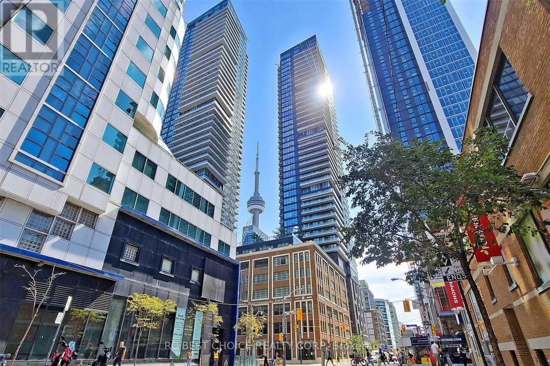 115-1115 Blue Jays Way in Toronto, ON - Building Photo