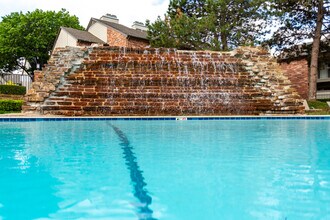 Warrington Apartments in Oklahoma City, OK - Building Photo - Building Photo