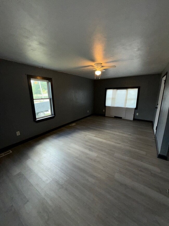 201 S Memorial Ave in Rockford, IL - Building Photo - Building Photo